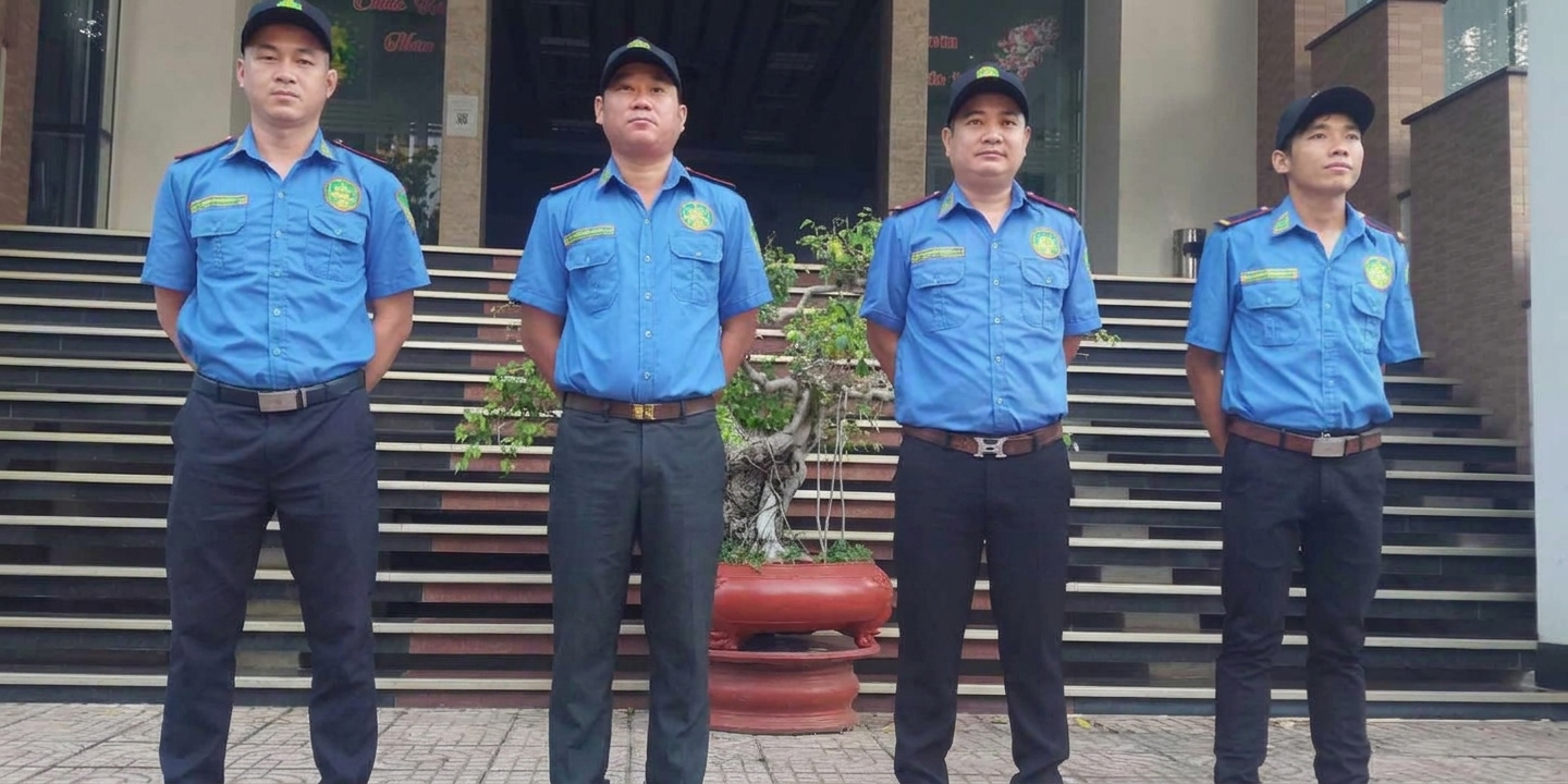 Lực lượng tinh nhuệ, lý lịch trong sạch
